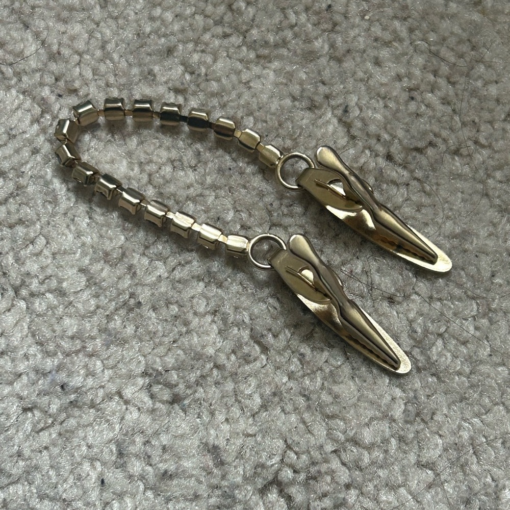 Vintage Gold Tone and Crystal Rhinestones Sweater Clip MCM - Picture 7 of 9